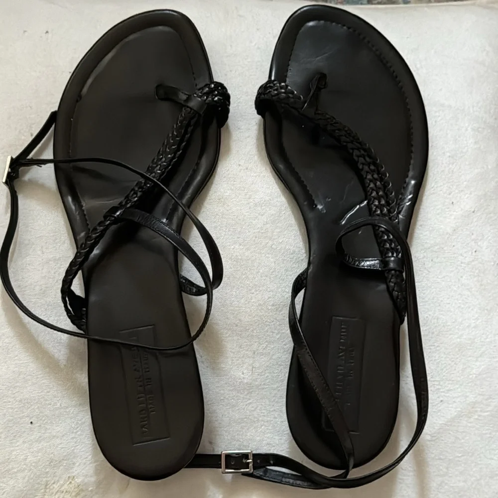 Saks Fifth Avenue black ankle strap braided straps thong flat sandals‎ Sz 10